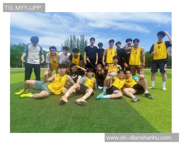 足球明星生活照合影展现球场之外的真实与魅力瞬间 足球明星生活照合影展现球场之外的真实与魅力瞬间