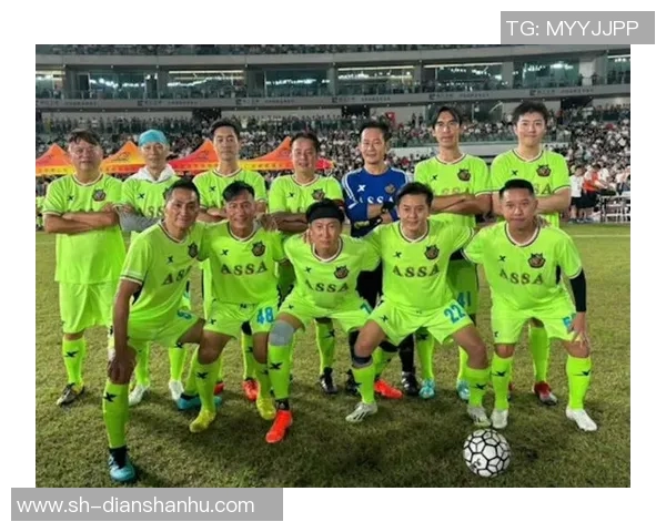 香港足球明星队队服风采展示与球迷互动活动回顾